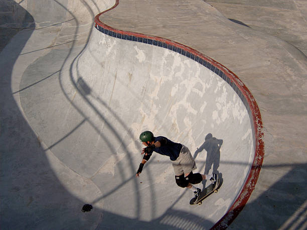 einsamer Skateboardfahrer – Foto