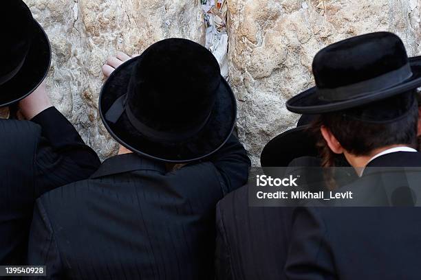 Foto de Oração Homens e mais fotos de stock de Comunidade - Comunidade, Rezar, Judaísmo
