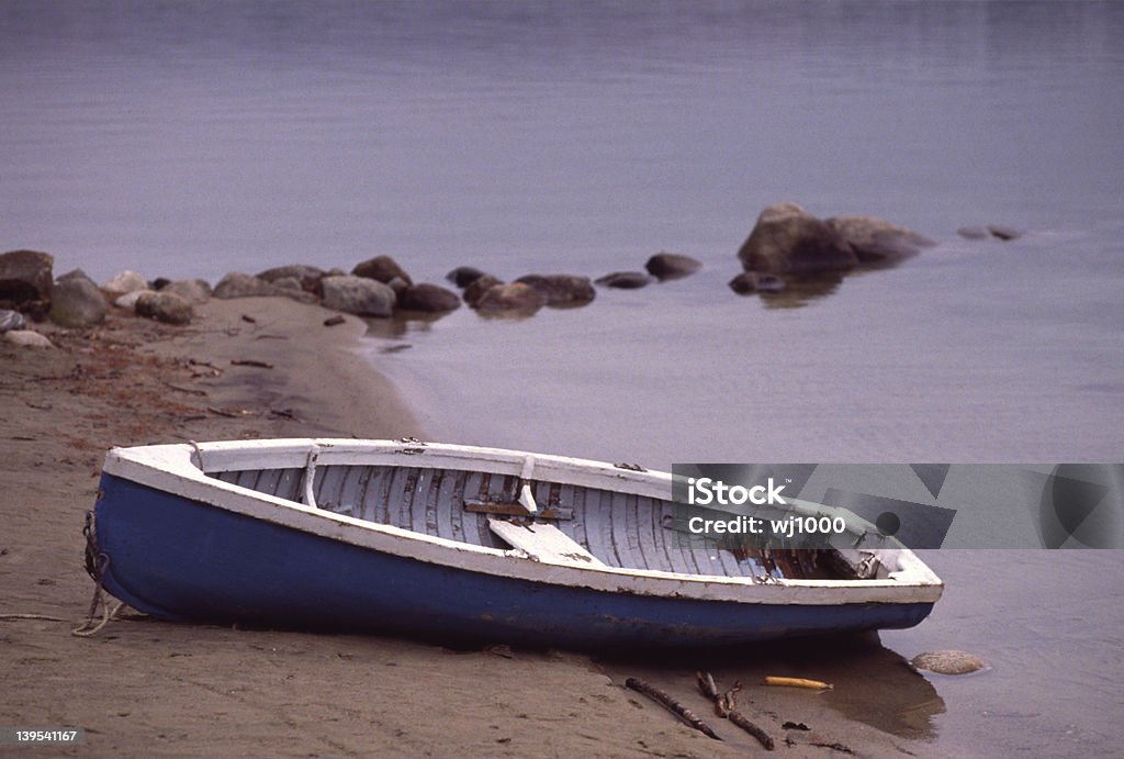 Barco a remo na praia - Foto de stock de Barco a remo royalty-free
