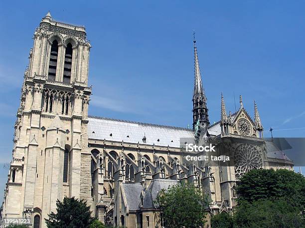 Foto de Catedral Notre Dame e mais fotos de stock de Arquitetura - Arquitetura, Capitais internacionais, Catedral