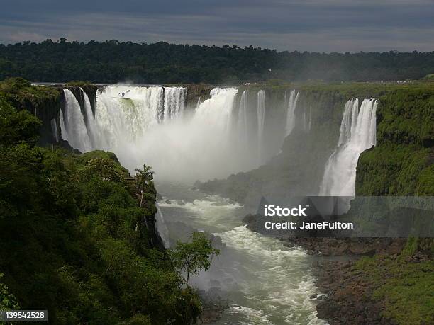 Foto de Primavera Em Cataratas Do Iguaçu e mais fotos de stock de América do Sul - América do Sul, Argentina, Caindo