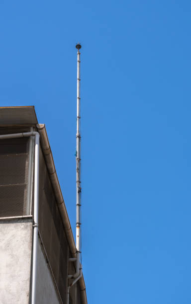 lightning rod on pole, blue sky background, - clear sky flash imagens e fotografias de stock