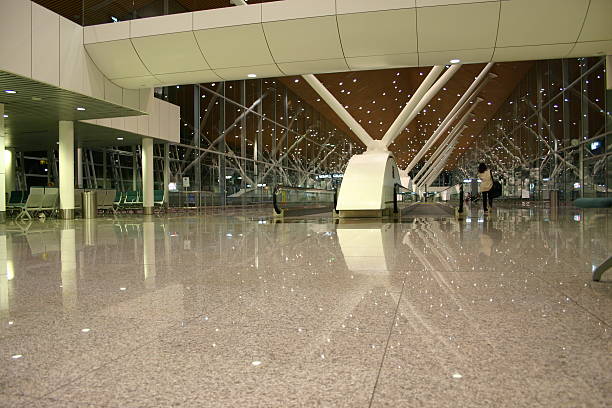 空港ホールの眺め - floor airport marble vehicle interior ストックフォトと画像