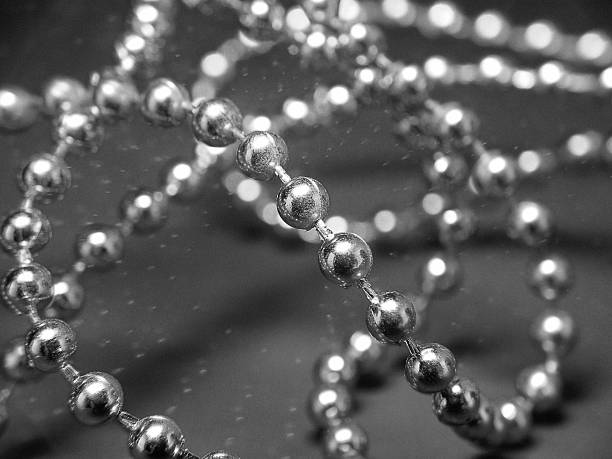 シルバーのビーズ - jewelry bracelet bead drop ストックフォトと画像