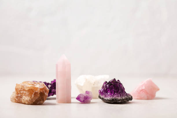 Healing reiki chakra crystals. Gemstones for wellbeing, destress, meditation, relaxation Healing reiki chakra crystals over fabric background. Gemstones for wellbeing, harmony, meditation, relaxation, metaphysical, spiritual practices. Energetical power concept crystal altar stock pictures, royalty-free photos & images