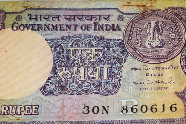 istock Old One Rupee notes combined on the table, India money on the rotating table. Old Indian Currency notes on a rotating table, Indian Currency on the table 1395450513