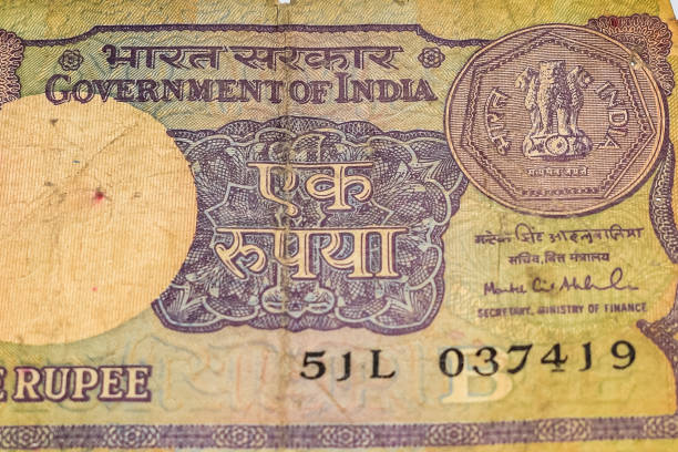 istock Old One Rupee notes combined on the table, India money on the rotating table. Old Indian Currency notes on a rotating table, Indian Currency on the table 1395450515