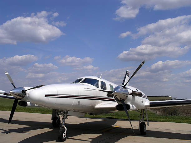 aeronaves, fast twin motor turboprop - aero imagens e fotografias de stock