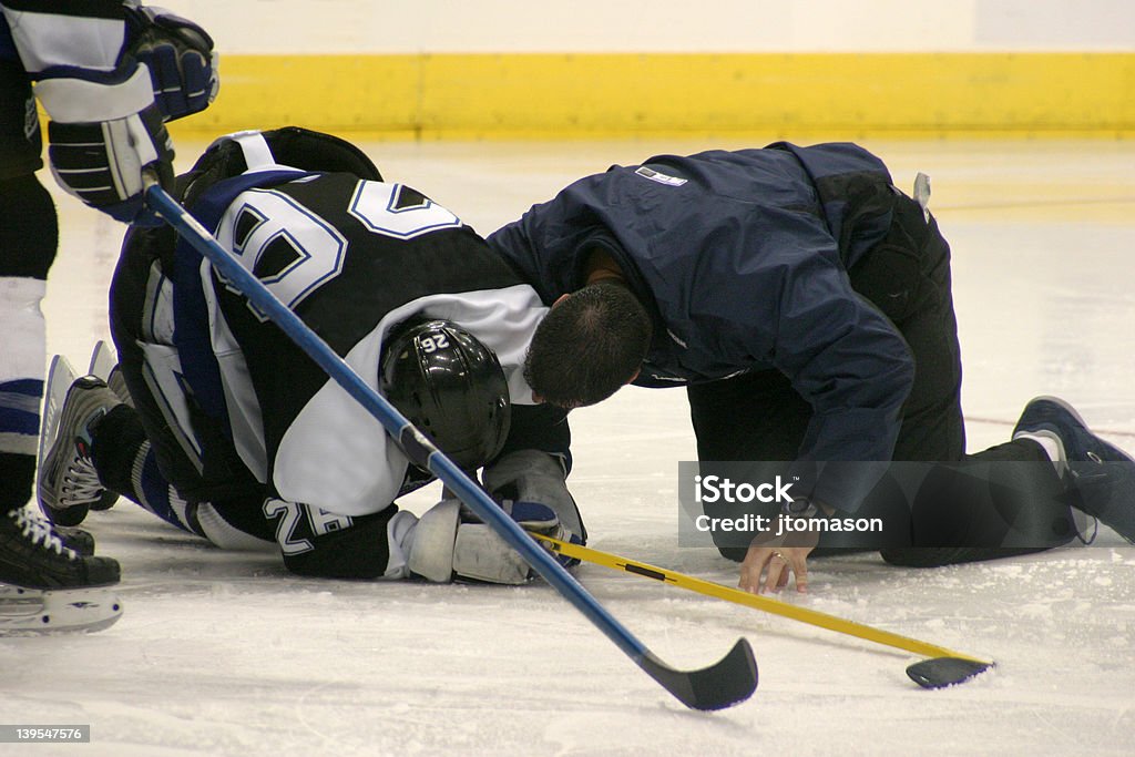 Heridas jugador de Hockey - Foto de stock de Lesión física libre de derechos