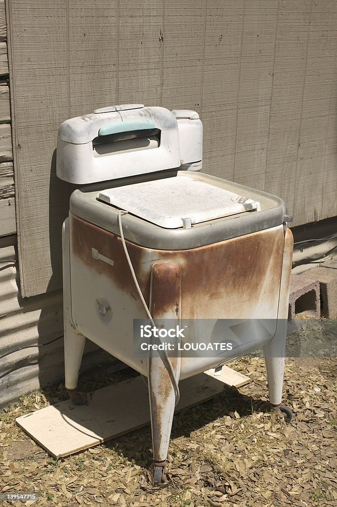 アンティーク洗濯機 - きれいにするのロイヤリティフリーストックフォト