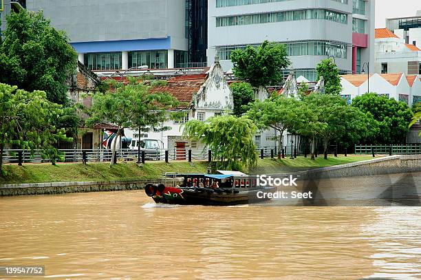 Photo libre de droit de Le Long De La Rivière Singapour banque d'images et plus d'images libres de droit de Affaires - Affaires, Affaires d'entreprise, Arbre