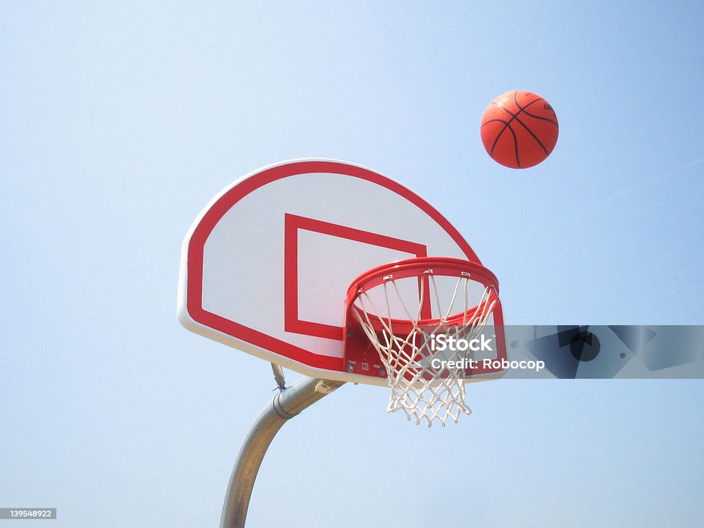Canasta de baloncesto y bola - Foto de stock de Baloncesto libre de derechos