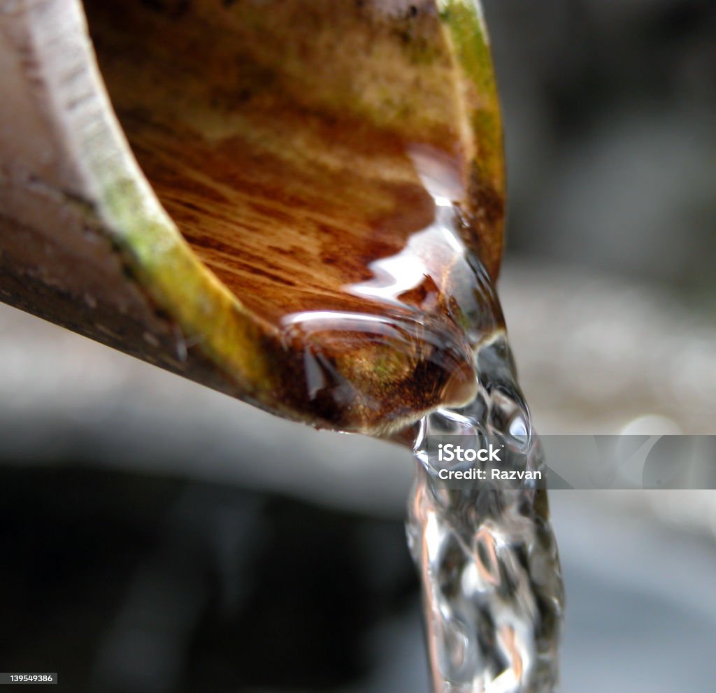 Fontana di bambù-dettaglio - Foto stock royalty-free di Acqua