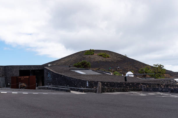 centro visitatori del vulcano san antonio a la palma - travel la palma canary islands san antonio foto e immagini stock