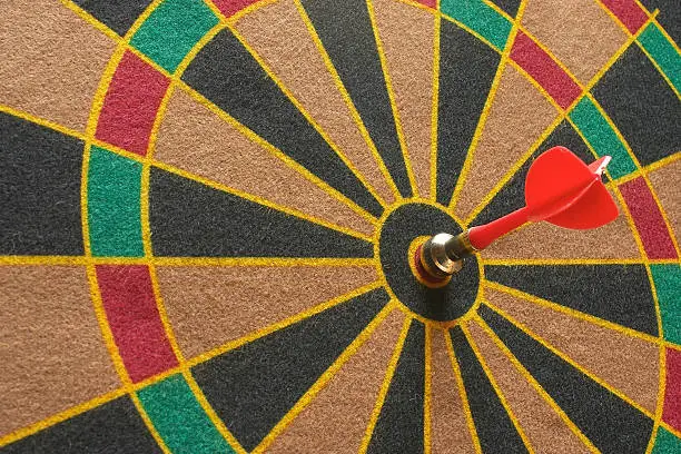 dart arrow at target centre