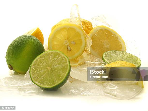 Citrus Sobre Hielo Foto de stock y más banco de imágenes de Alimento - Alimento, Amarillo - Color, Bebida