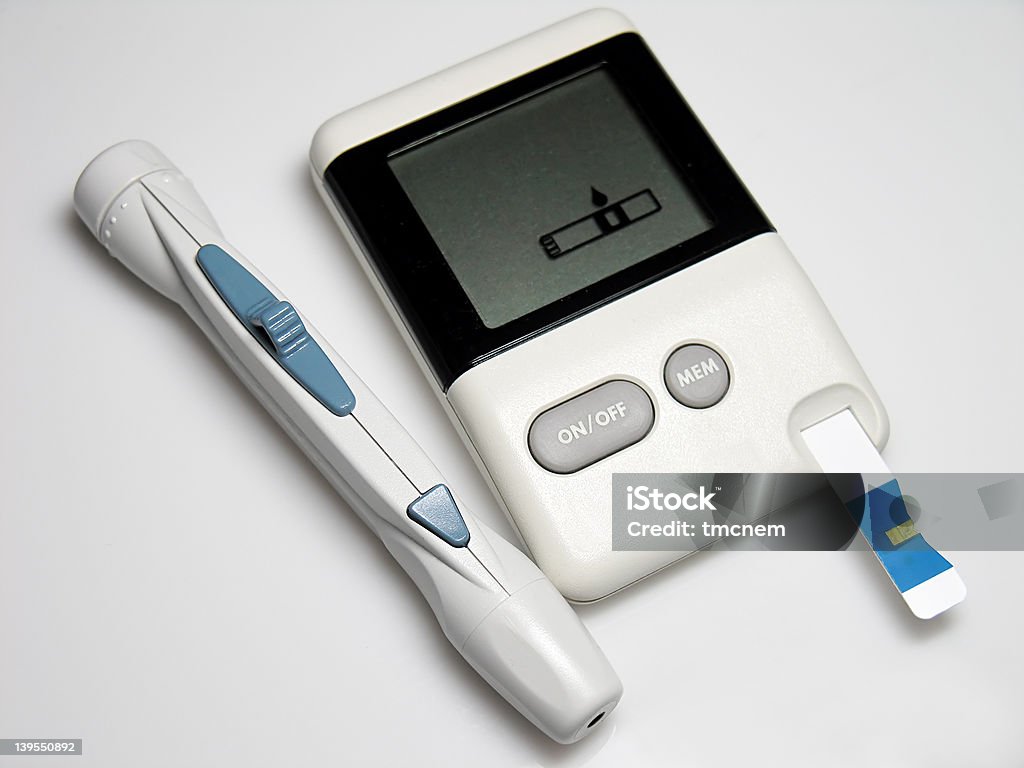Medidor de glucosa - Foto de stock de Analizar libre de derechos