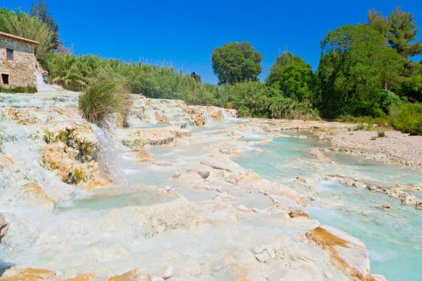 Saturnia Therme in der Provinz Grosseto in der Toskana, Italien Saturnia Terme in the province of Grosseto in Tuscany, Italy pitigliano stock pictures, royalty-free photos & images