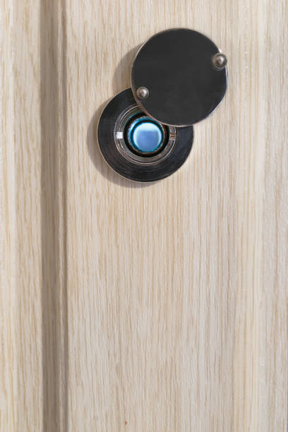 istock Eye peephole in door 1395514876