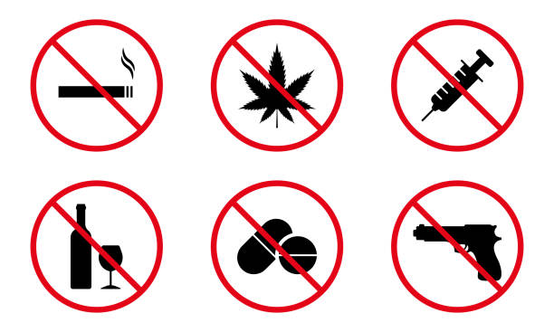違法薬物、飲酒、ピル、タバコの喫煙、銃のシルエットアイコンセットを禁止します。危険中毒、警告武器禁止ゾーンピクトグラム。麻薬停止記号。分離ベクターイラストレーション - smoking smoking issues stop stop sign点のイラスト素材／クリップアート素材／マンガ素材／アイコン素材