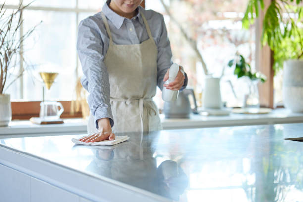 istock Young Japanese woman cleaning 1395521538