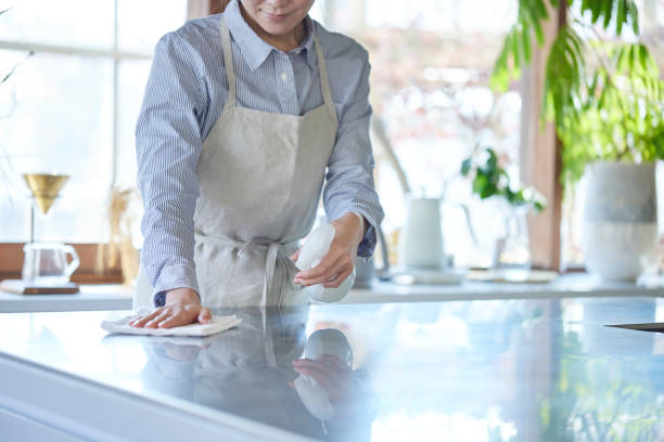 istock Young Japanese woman cleaning 1395521540