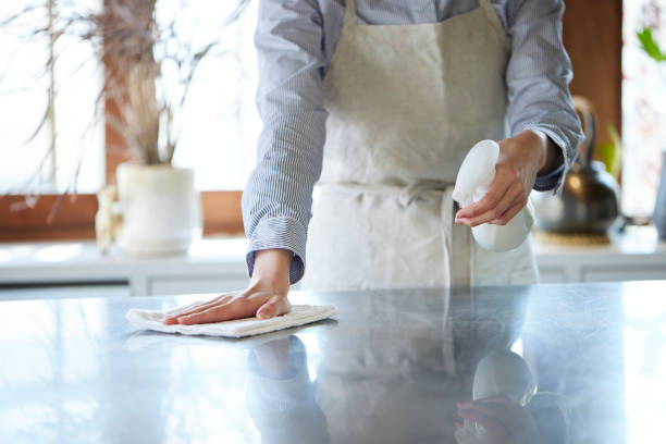 istock Young Japanese woman cleaning 1395521542
