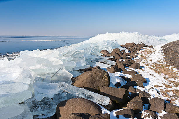 istock Winter seascape with hummocks along the Dutch coast 139553754