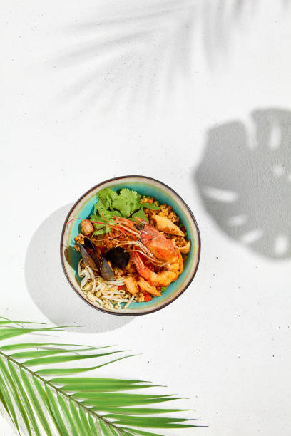 seafood salad in asian style on white background with hard shadow. salad with shrimps, mussels, soy bean sprouts. asian shrimp food. healthy menu - prawns or shrimp and mussels. top view seafood. - prepared shrimp prawn seafood salad imagens e fotografias de stock