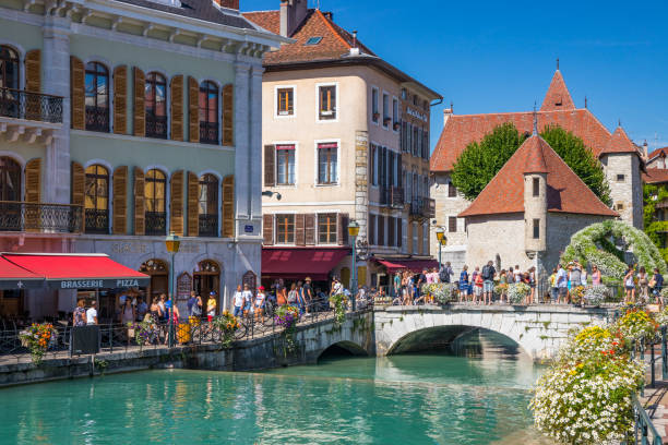 annecy y el río thiou - lisle fotografías e imágenes de stock