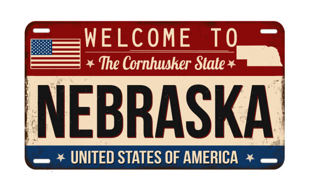 illustrazioni stock, clip art, cartoni animati e icone di tendenza di benvenuti nella targa arrugginita vintage del nebraska - license plate metal rusty old