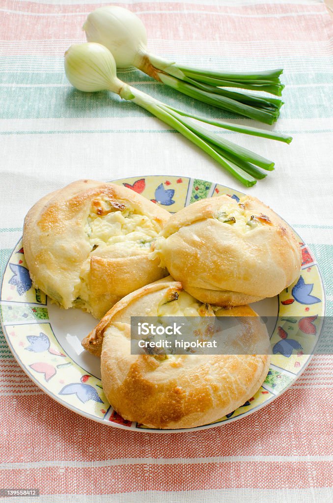 Knishes con formaggio e cipollotti - Foto stock royalty-free di Knish