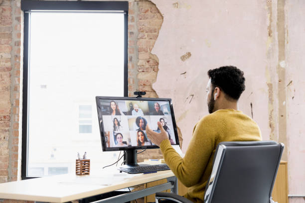 istock Financial executive meets with his team 1395588097