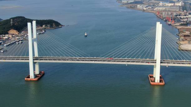 istock sea ​​highway, sea bridge 1395626702