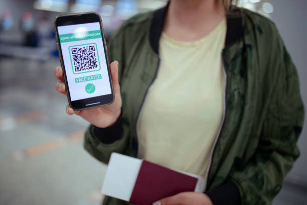 istock Female tourist is showing her immunization certificate app. 1395630172