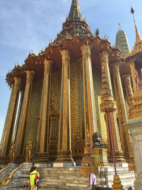 the splendid grand royal palace, bangkok - stupa royal stupa local landmark national landmark imagens e fotografias de stock