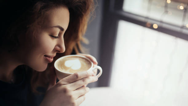 istock Young woman sitting in a cozy coffehouse. 1395654932