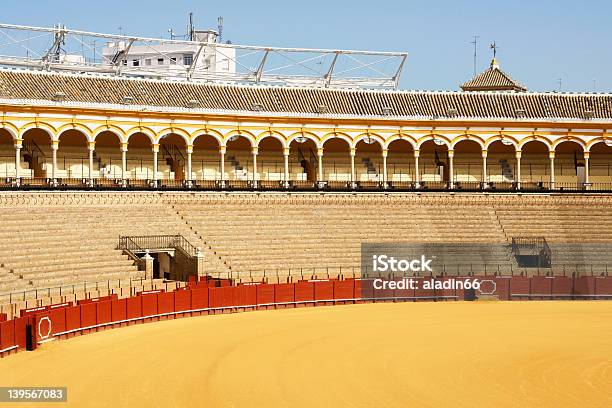 Plaza De Toros Em Sevilha - Fotografias de stock e mais imagens de Amarelo - Amarelo, Andaluzia, Ao Ar Livre