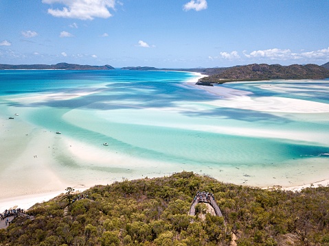 Whitehaven Beach, view from the lookout to the beach