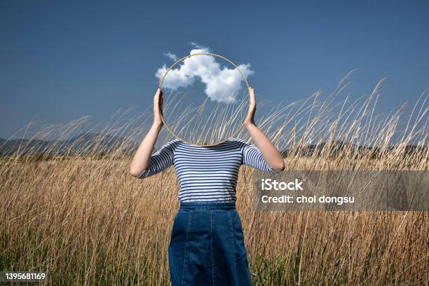 Surrealismfacelessmirror Hình ảnh Sẵn có - Tải xuống Hình ảnh Ngay bây giờ - Chủ nghĩa siêu thực - Nghệ thuật hiện đại, Siêu thực - Kỳ quái, Nhiếp ảnh - Hình ảnh