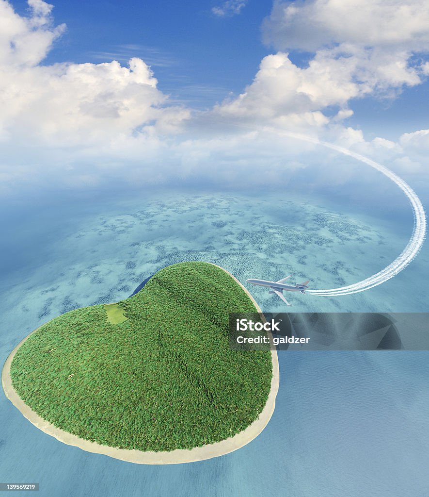 Остров в форме сердца и Летать Самолет - Стоковые фото Без людей роялти-фри