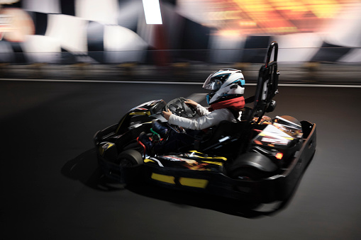 Electric Go kart driver speed rive indoor circuit race