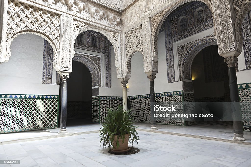 Courtyard der Reales Alcazares, Sevilla - Lizenzfrei Andalusien Stock-Foto