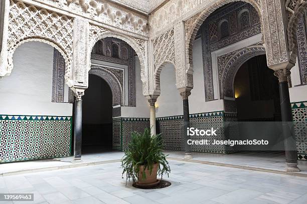 Courtyard Der Reales Alcazares Sevilla Stockfoto und mehr Bilder von Andalusien - Andalusien, Arabeske, Architektur