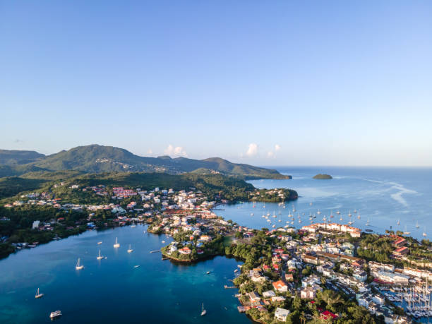 sunrising em anse mitan, les trois-ilets, martinica, antilhas francesas - pointe du bout - fotografias e filmes do acervo