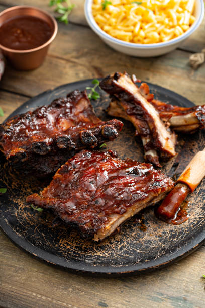 istock Bbq ribs with cole slaw and macaroni and cheese 1395736646