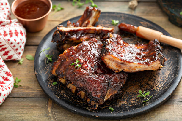 istock Bbq ribs with cole slaw and macaroni and cheese 1395736653