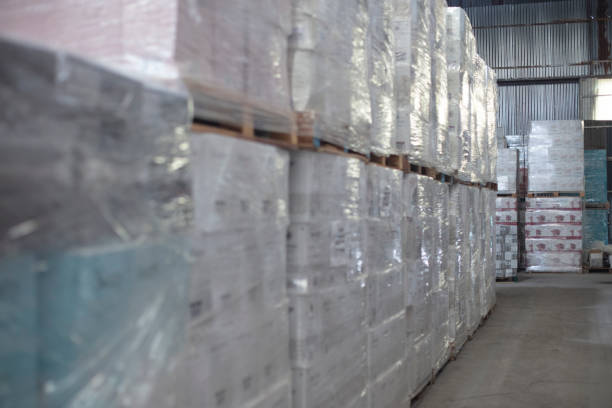 istock Empty distribution warehouse aisle full of stacked pallets 1395740253