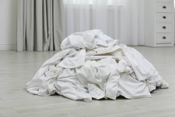 pile of dirty laundry on floor indoors - pilha roupa velha imagens e fotografias de stock