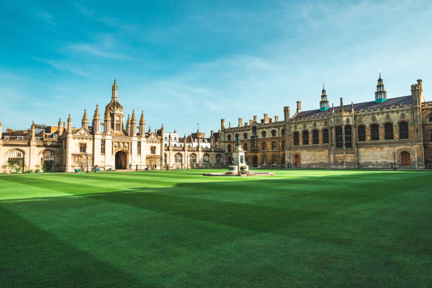 istock Kings College Gate House, Cambridge, England, UK 1395750880